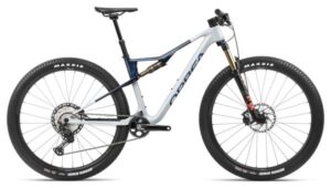 MTB de doble suspensión Orbea Oiz M10 Shimano XT 12V 29'' Gris Silver Azul Carbon View 2024